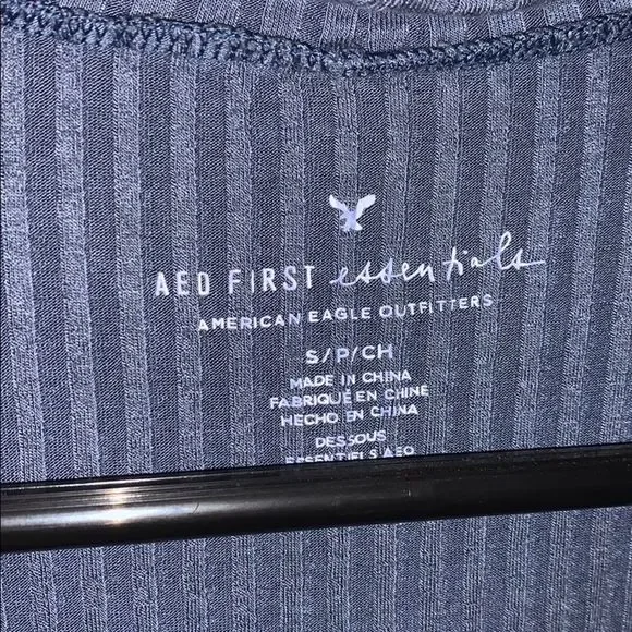 AEO Tank with Cutout - Picture 2 of 4